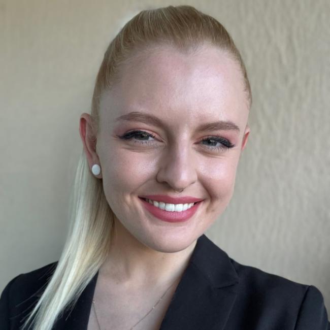Mary Wallace headshot